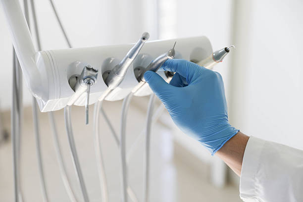 Professional Emergency Dentist technician working in Oak Park, CA
